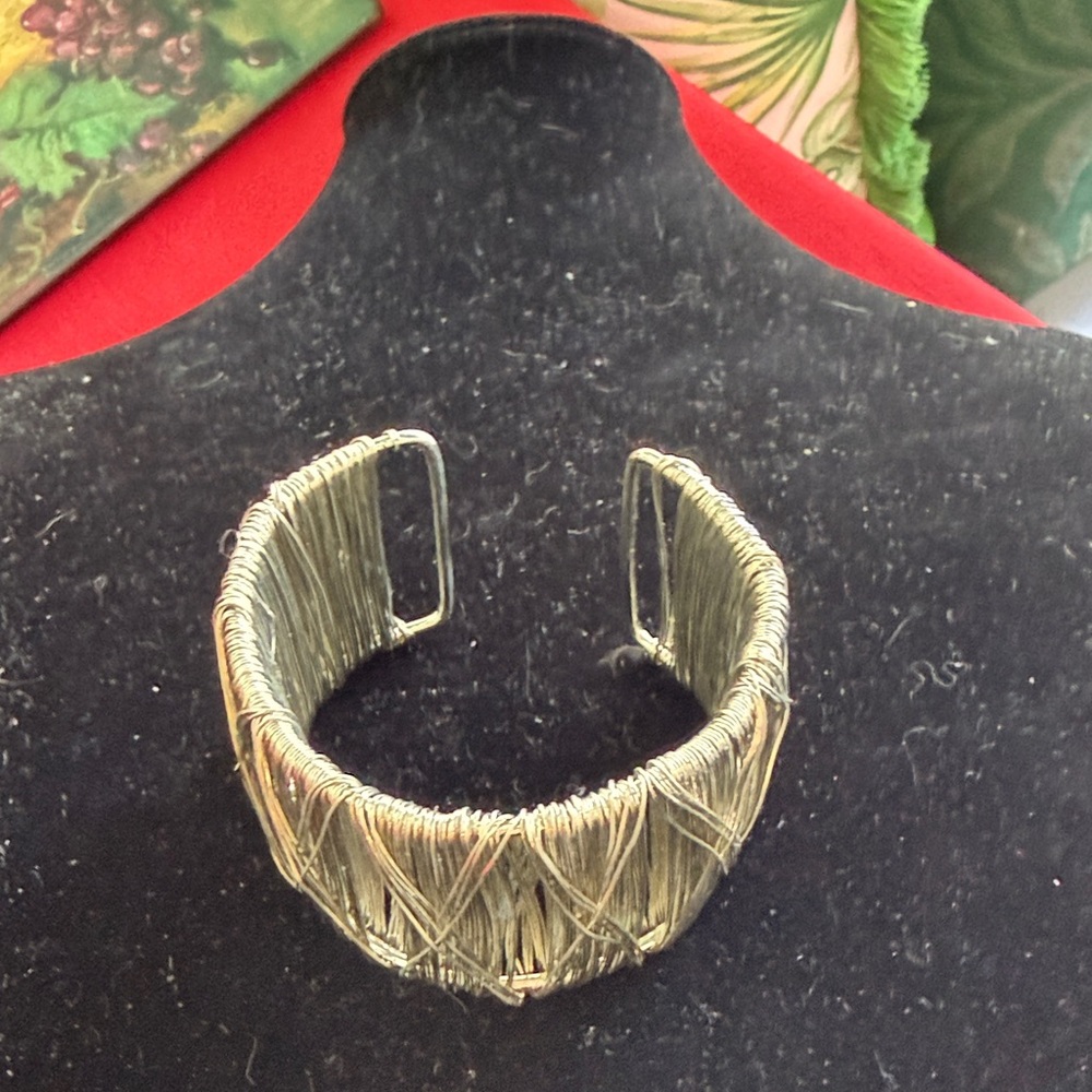 Elegant Silver Wire Bracelet